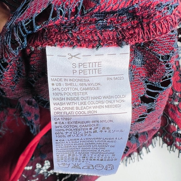 Banana Republic Lace Top - Picture 4 of 4